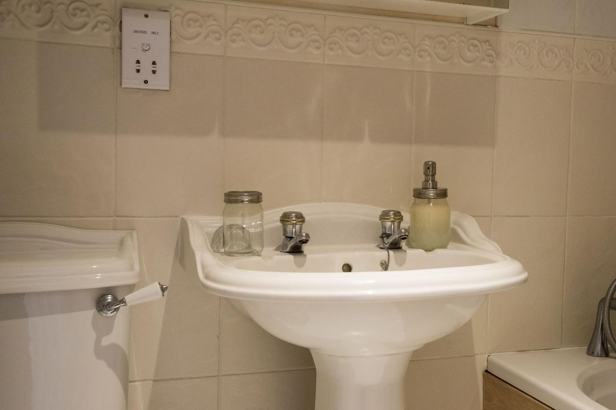 Hotel Spacious, 3 Bed House For 6 In Central Chester Exterior foto